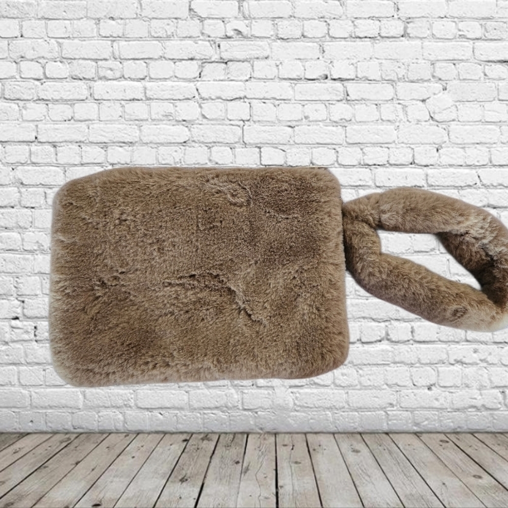 NWOT/ Nice Claup Fuzzy Wristlet